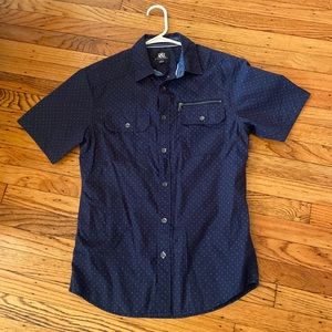 Men’s shirt sleeve button down shirt